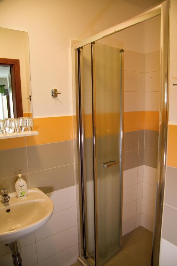 Penzion 411 Solnice Екстер'єр фото