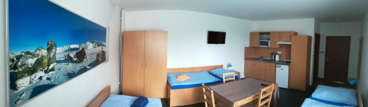 Penzion 411 Solnice Екстер'єр фото