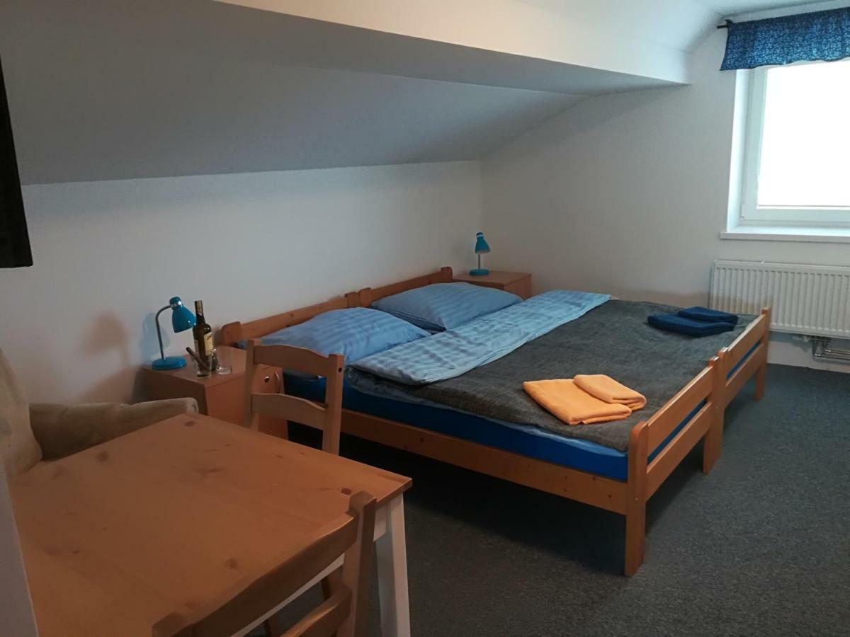 Penzion 411 Solnice Екстер'єр фото